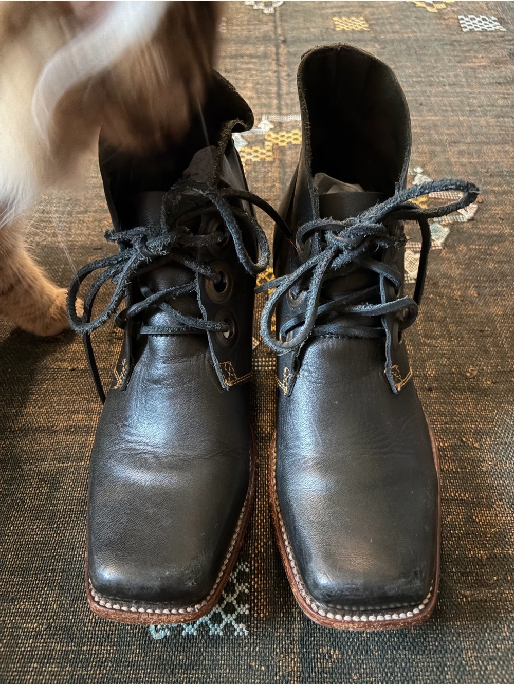 🔮Pre-loved John Fluevog Black Leather Simon lace-up ankle boots size 9 - Picture 3 of 15